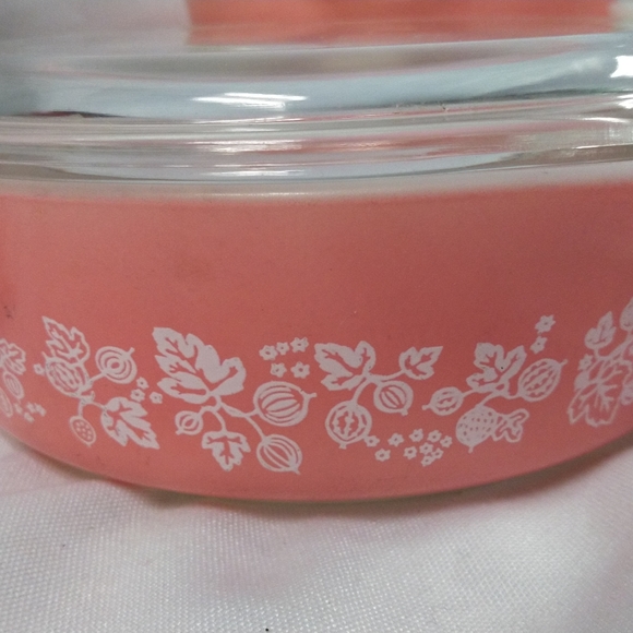 Mid-century Pyrex Pink Gooseberry Casserole Bowls - Picture 9 of 9